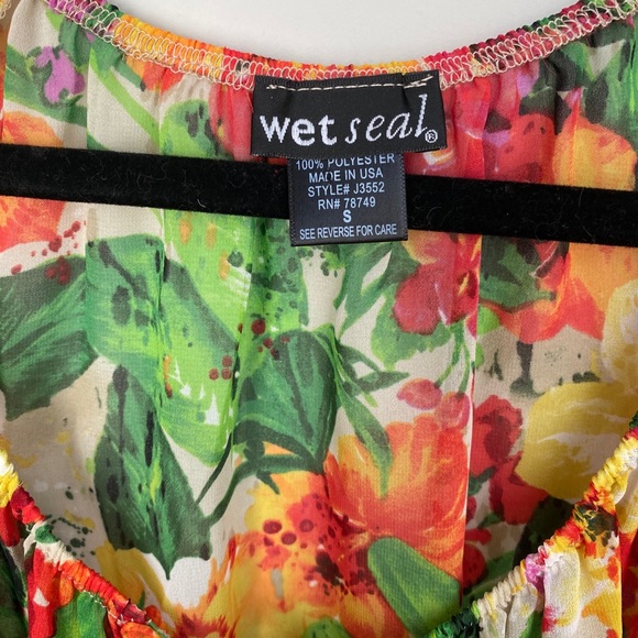 Tropical Floral Top 🌴 🌺 - Picture 5 of 7